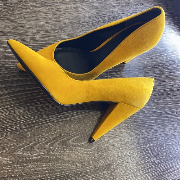 Marc Fisher LTD Suede Pumps - Picture 7 of 8